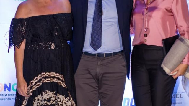 Ángel Víctor Torres, presidente del Gobierno de Canarias, junto a Ivana Hernández en evento institucional de moda organizado por Lidia Arrocha