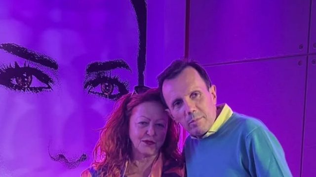 20 de septiembre de 2022 · Madrid Lidia Arrocha junto al periodista de moda Jesús María Montes Fernández en Mercedes-Benz Fashion Week Madrid