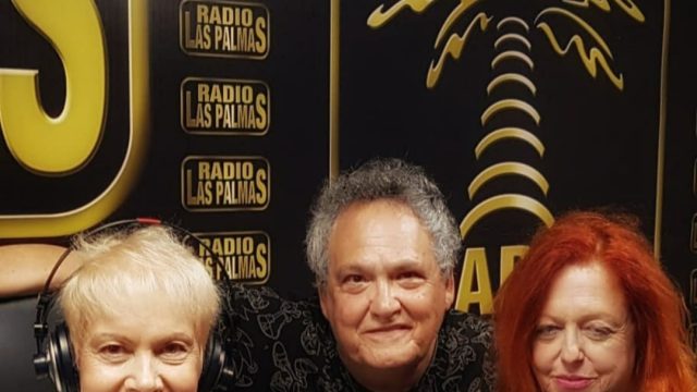 Lidia Arrocha durante una entrevista en Radio Las Palmas hablando de proyectos empresariales y eventos de Rapsodia Empresas